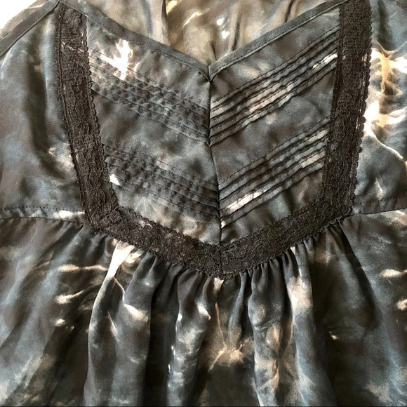 Timing Spaghetti Strap Top. Size L - Picture 5 of 5